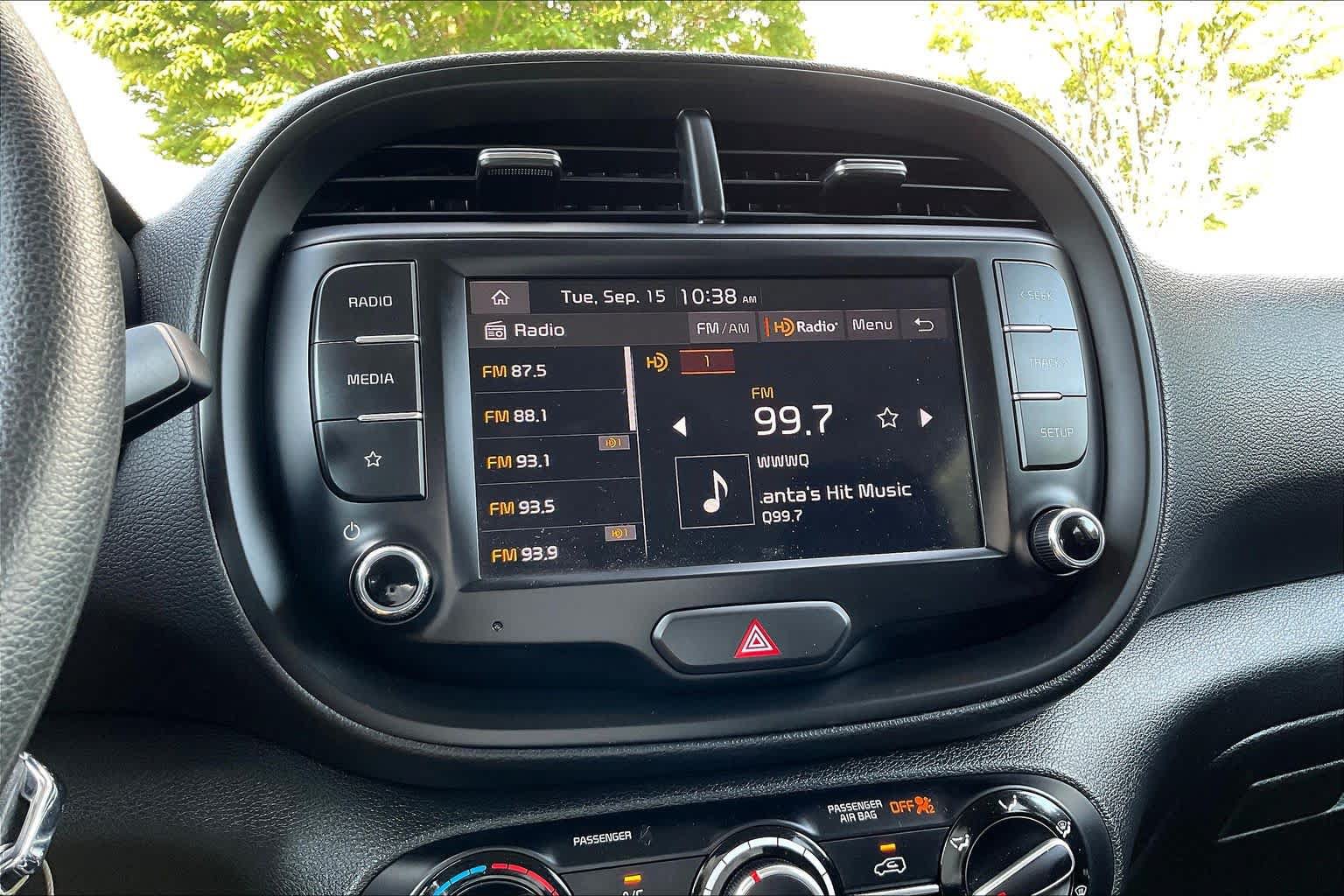 Used 2025 Kia Soul LX w/ LX Technology Package FWD image 31