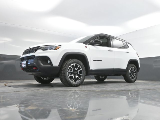 New 2026 Jeep Compass Trailhawk w/ Sun, Sound & Navigation Group AWD/4WD image 43