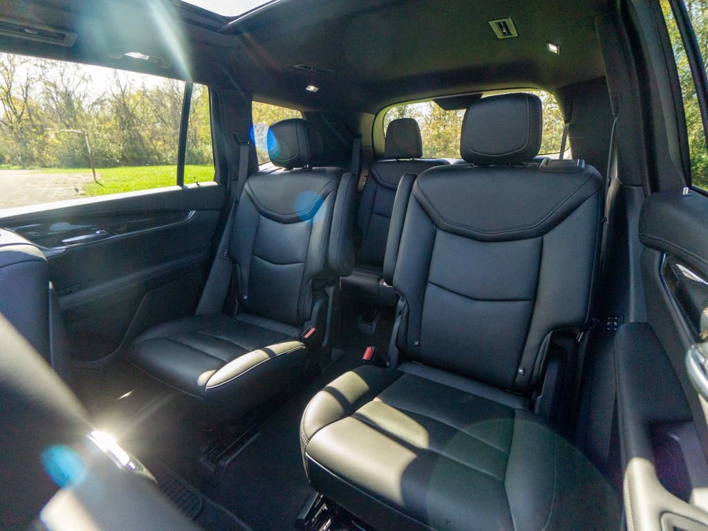 Used 2021 Cadillac XT6 Sport w/ LPO, ONYX Package image 34