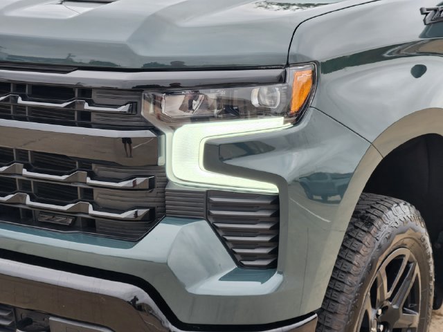 Used 2025 Chevrolet Silverado 1500 LT Trail Boss w/ Convenience Package II AWD/4WD image 16