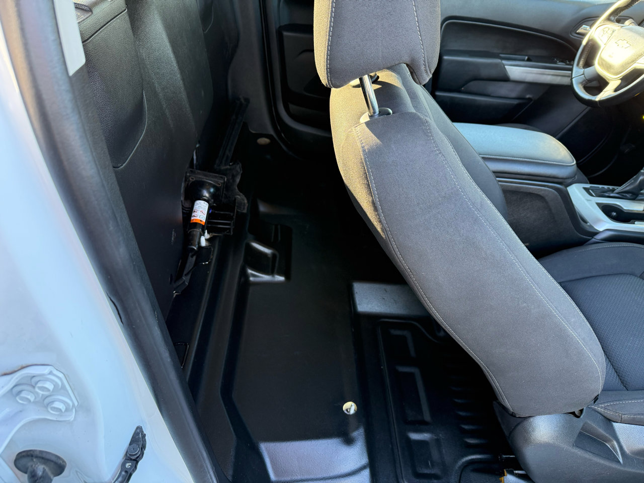 Used 2022 Chevrolet Colorado LT w/ Fleet Safety Package image 15