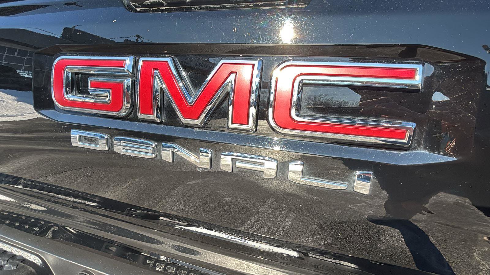 Used 2023 GMC Canyon Denali image 9