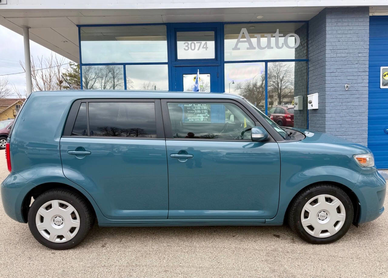 Used 2009 Scion xB FWD image 3