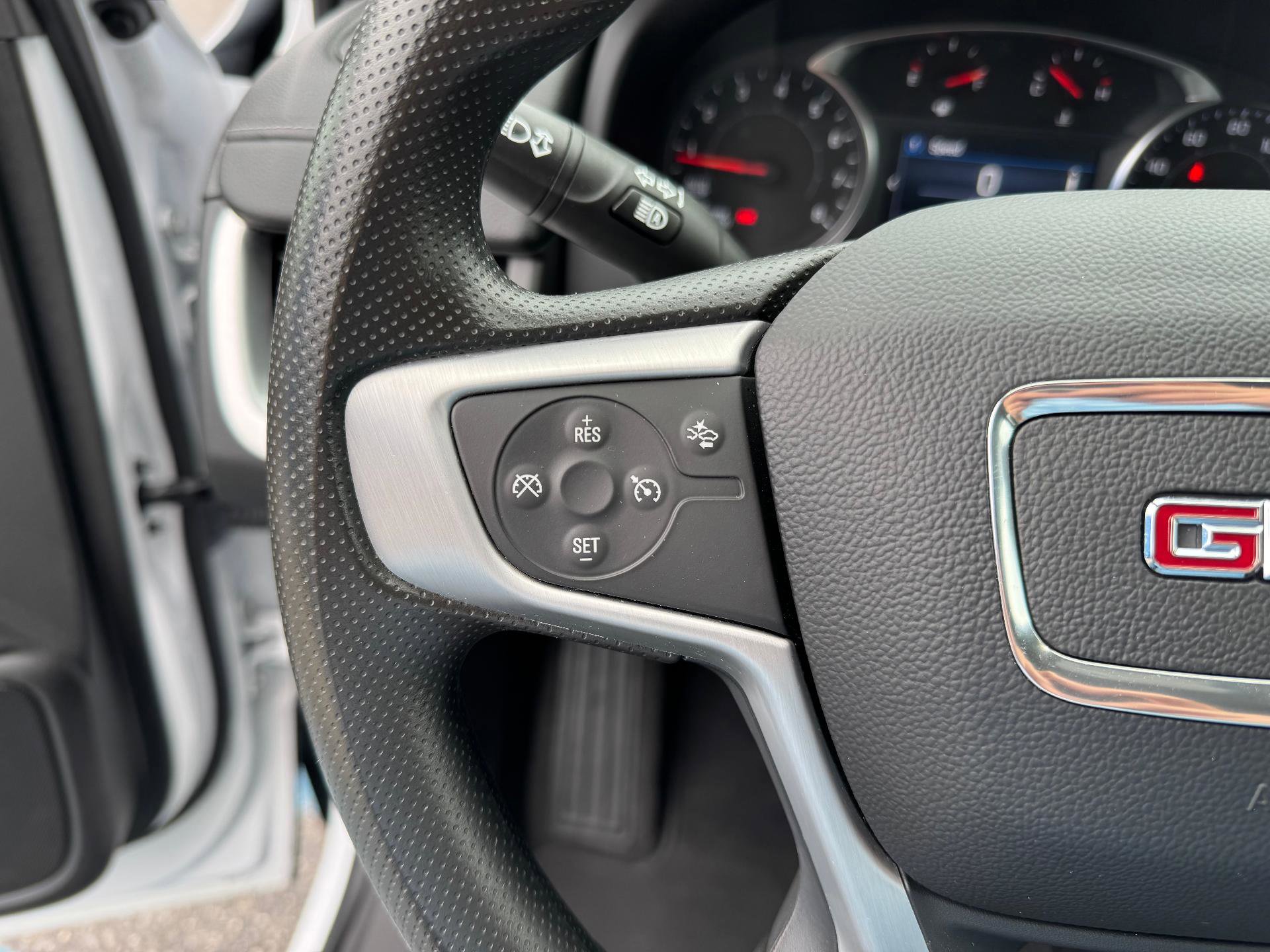 Used 2024 GMC Terrain SLE image 23