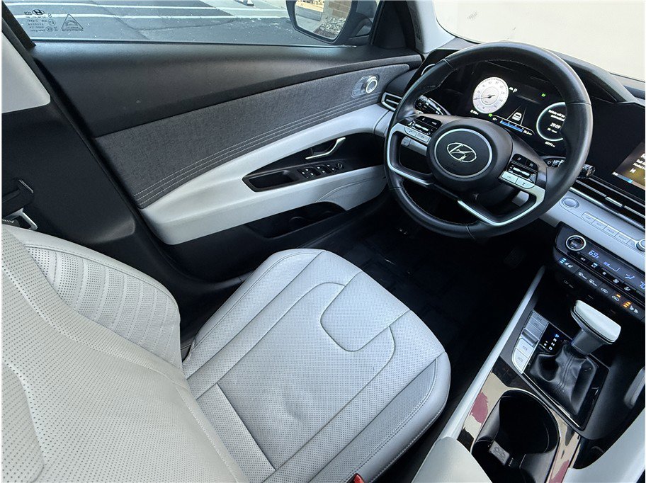 Used 2022 Hyundai Elantra Limited w/ Preferred Accessory Package image 8