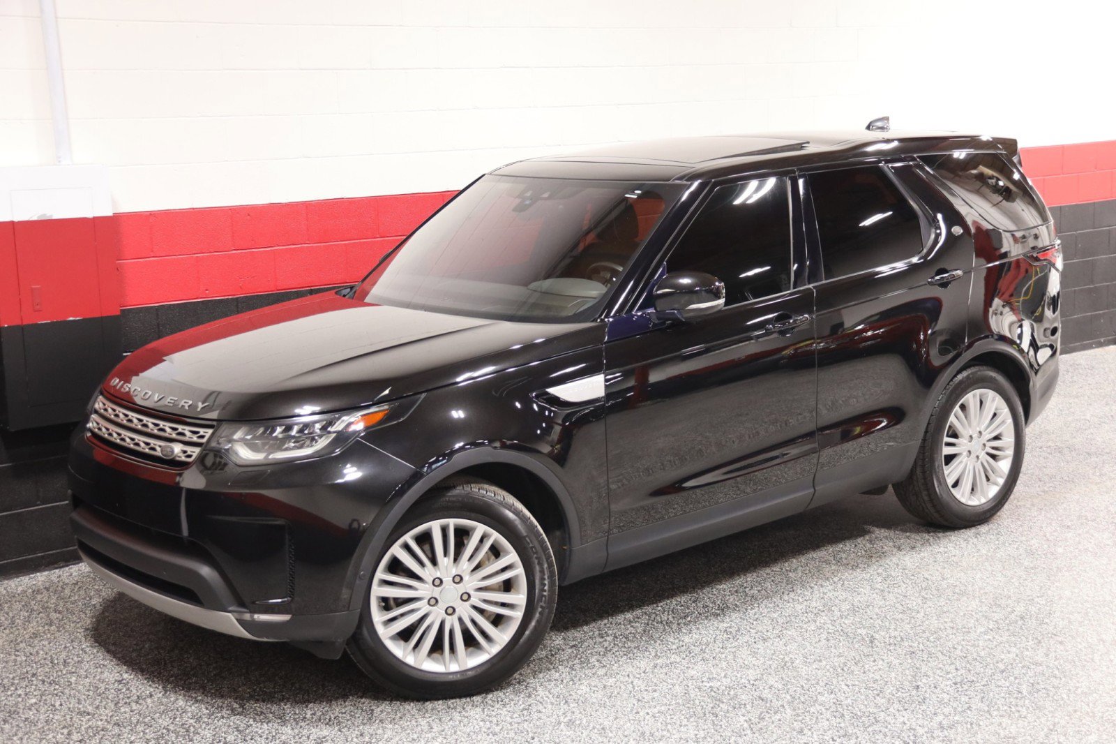 Used 2020 Land Rover Discovery HSE image 18