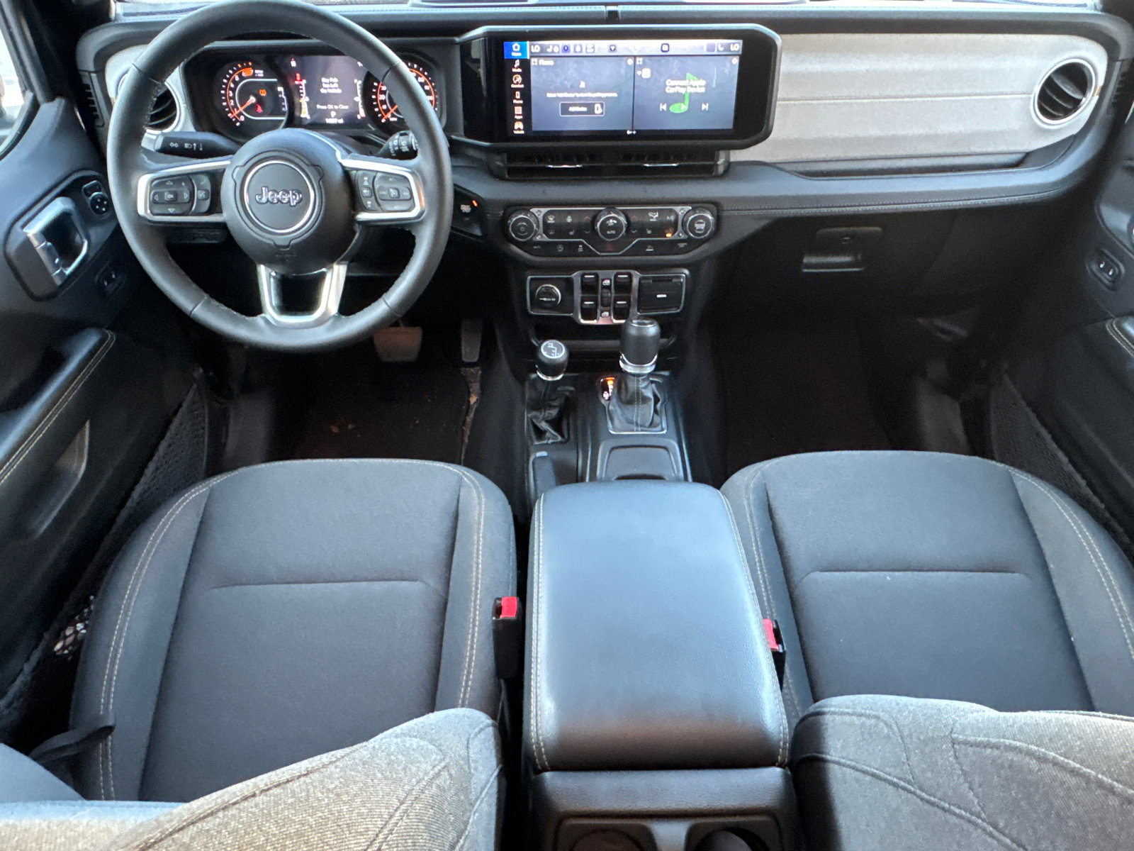 Used 2026 Jeep Wrangler Unlimited Sahara AWD/4WD image 24