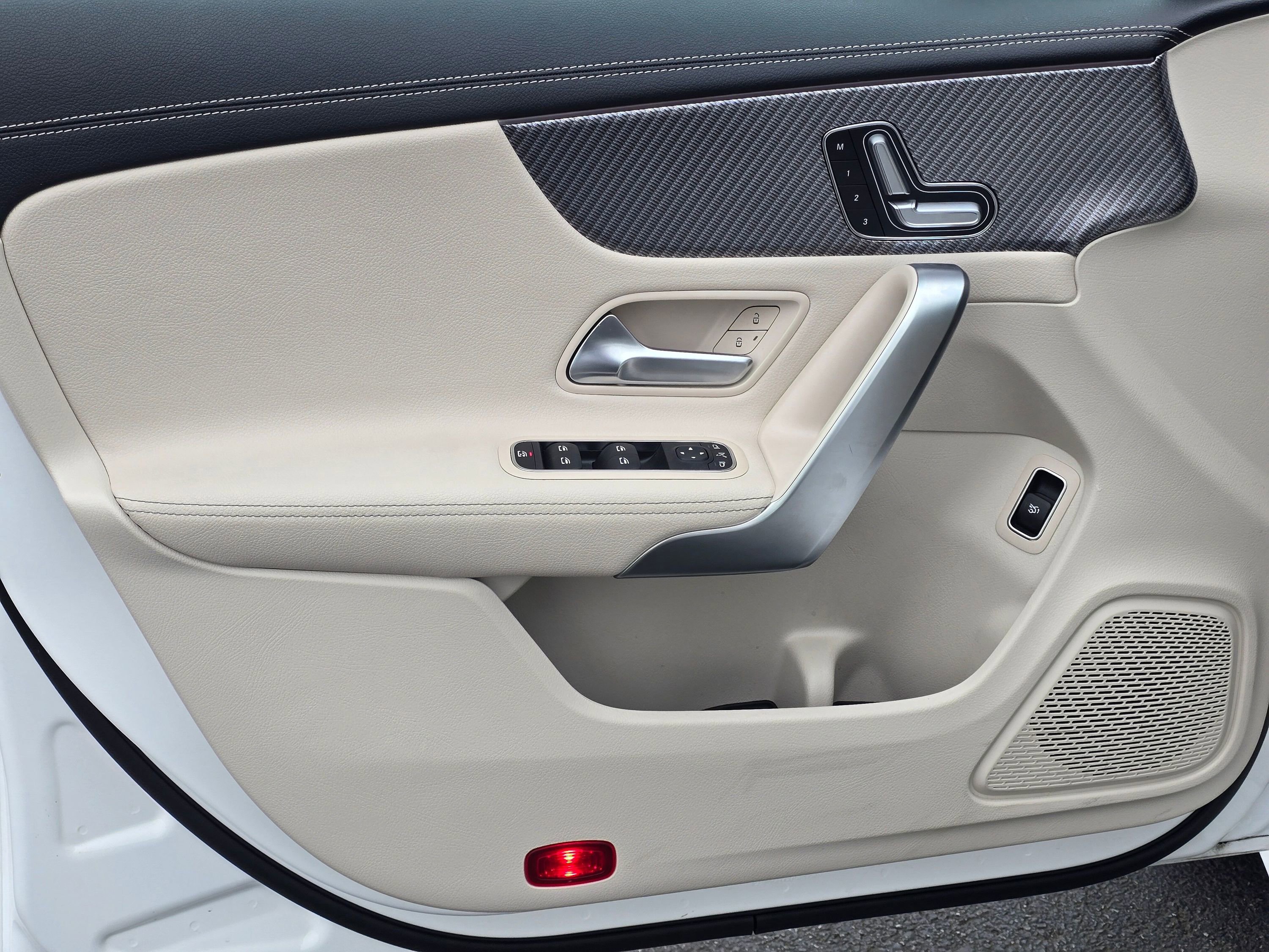 Used 2025 Mercedes-Benz CLA 250 4MATIC image 35