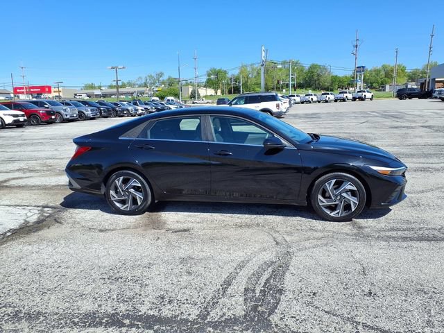 Used 2025 Hyundai Elantra SEL FWD image 11