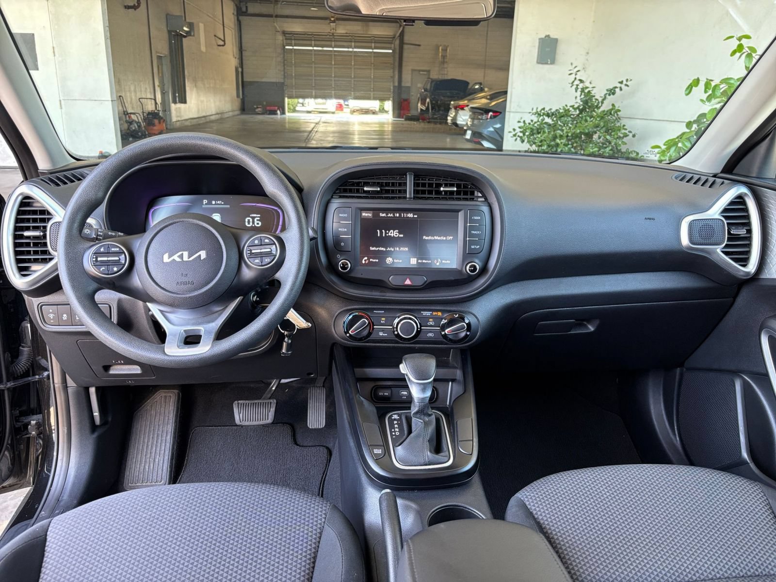 Used 2025 Kia Soul LX w/ LX Technology Package FWD image 26