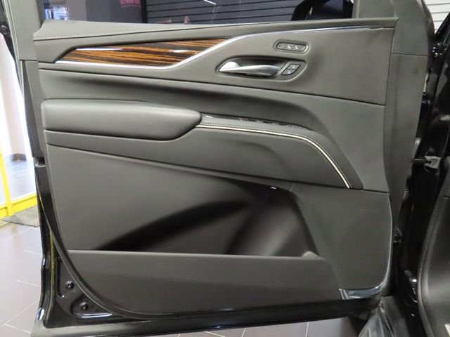 Certified 2022 Cadillac Escalade ESV Luxury RWD image 9