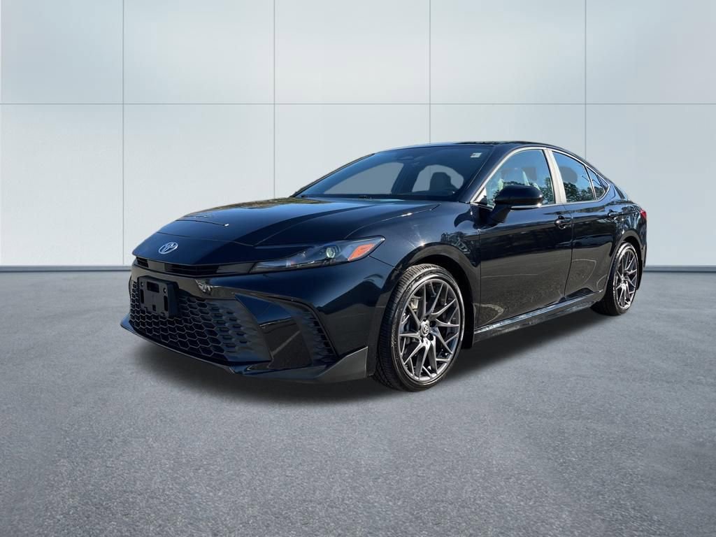 Used 2025 Toyota Camry SE image 2
