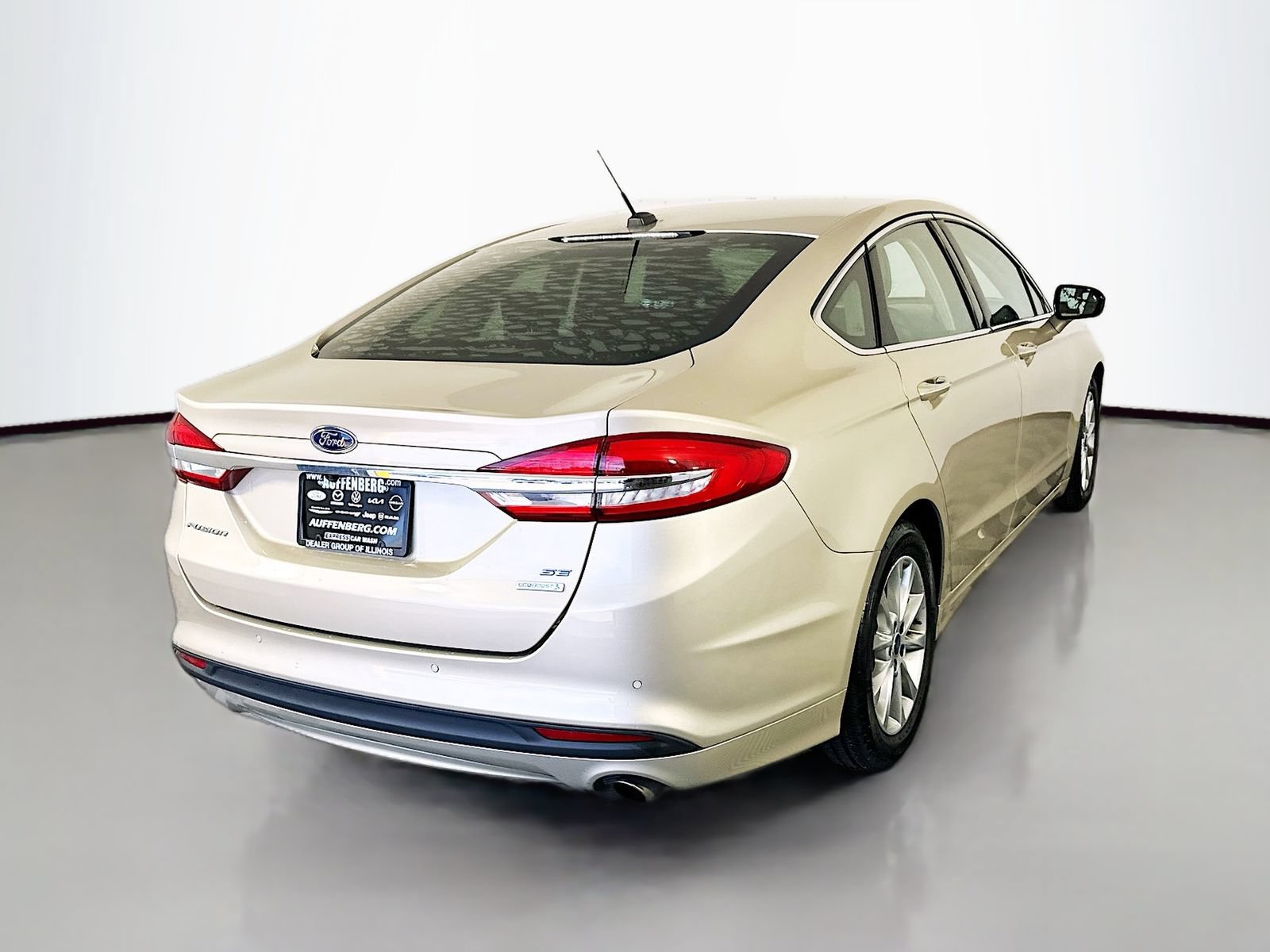 Used 2017 Ford Fusion SE w/ Fusion SE Technology Package FWD image 7