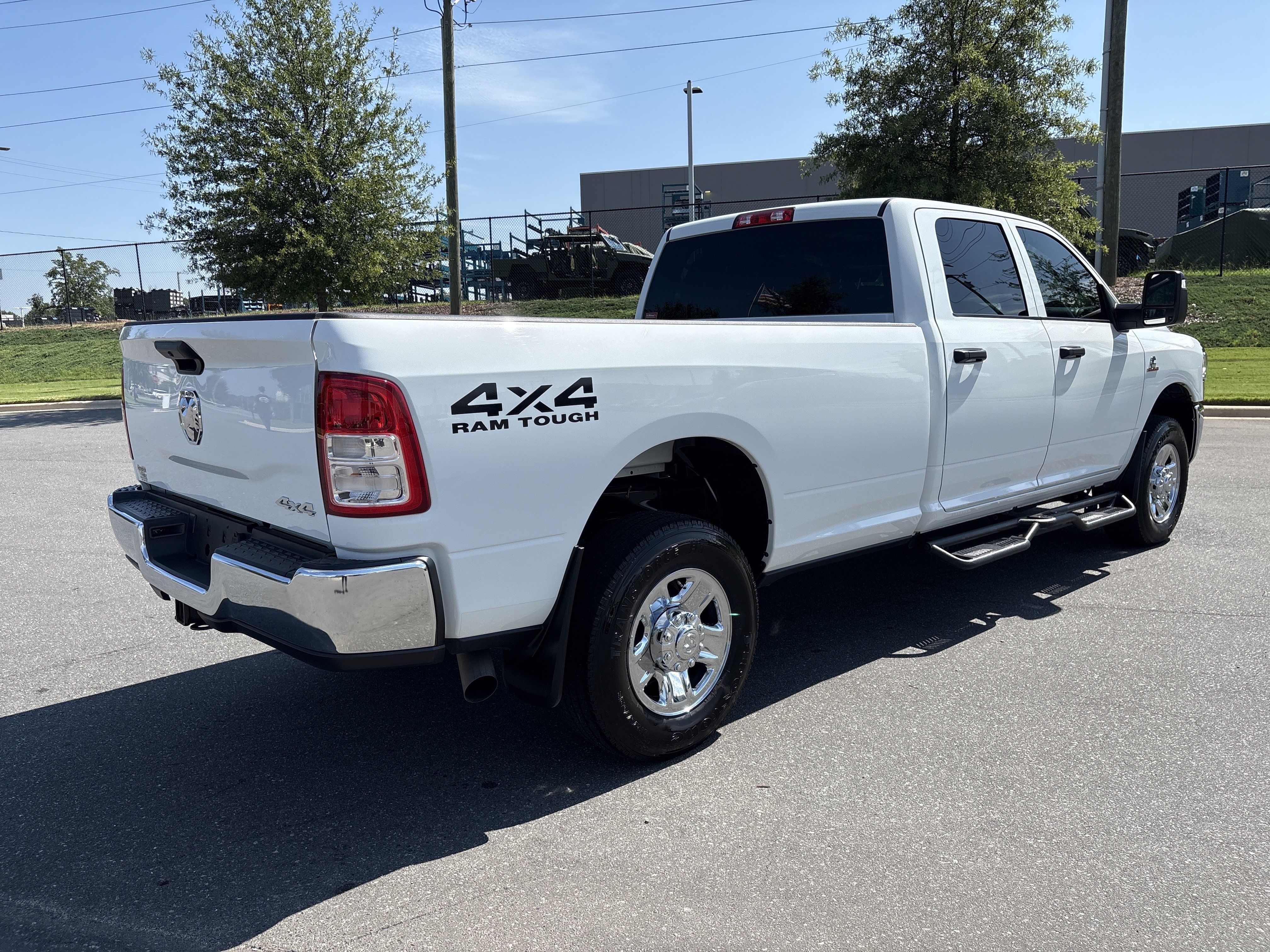 Used 2024 RAM 2500 Tradesman w/ Chrome Appearance Group AWD/4WD image 9