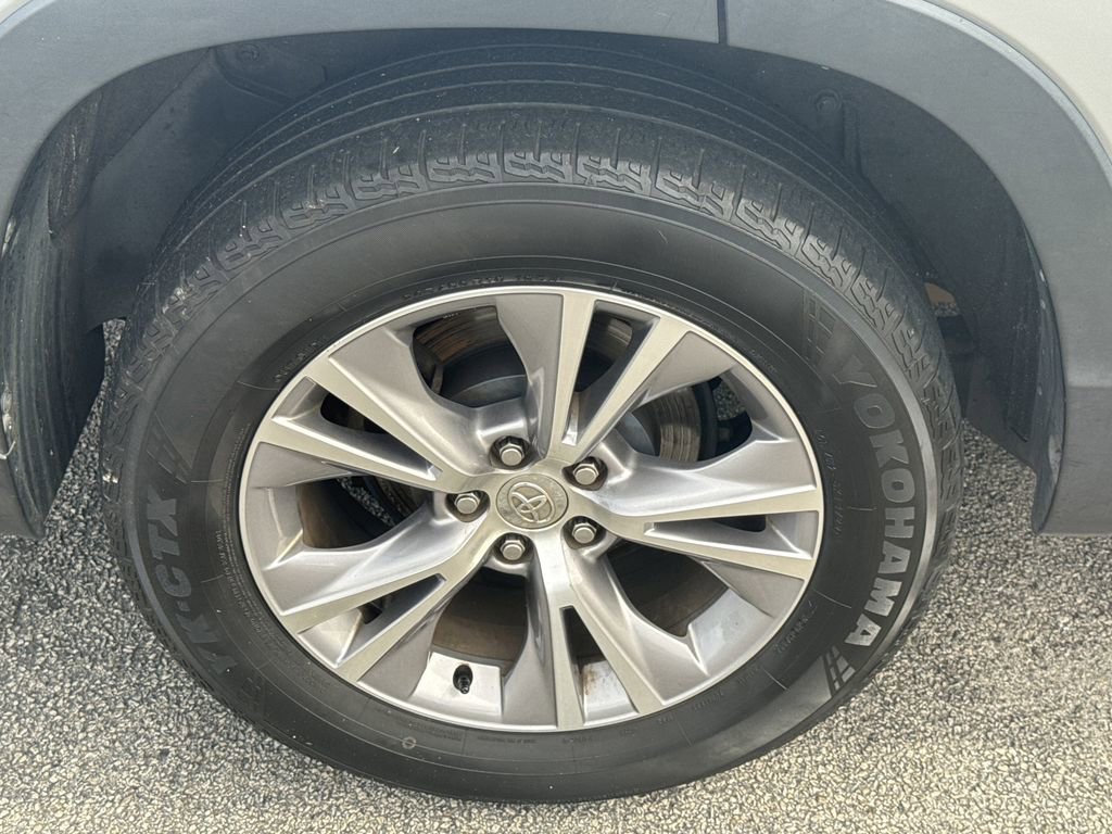 Used 2015 Toyota Highlander XLE FWD image 17