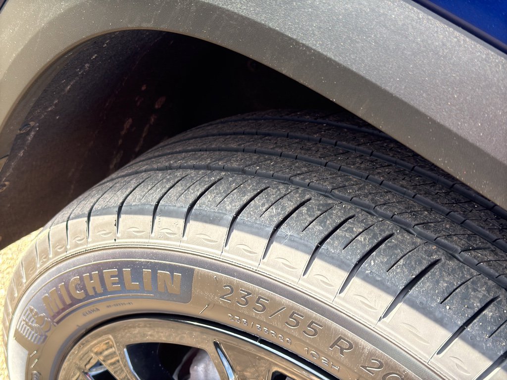 Used 2023 GMC Acadia SLE w/ Driver Convenience Package image 10