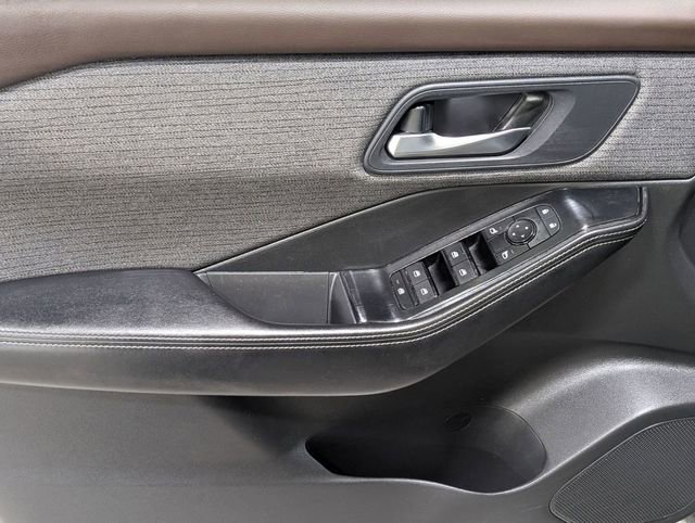 Used 2023 Nissan Rogue SV image 14