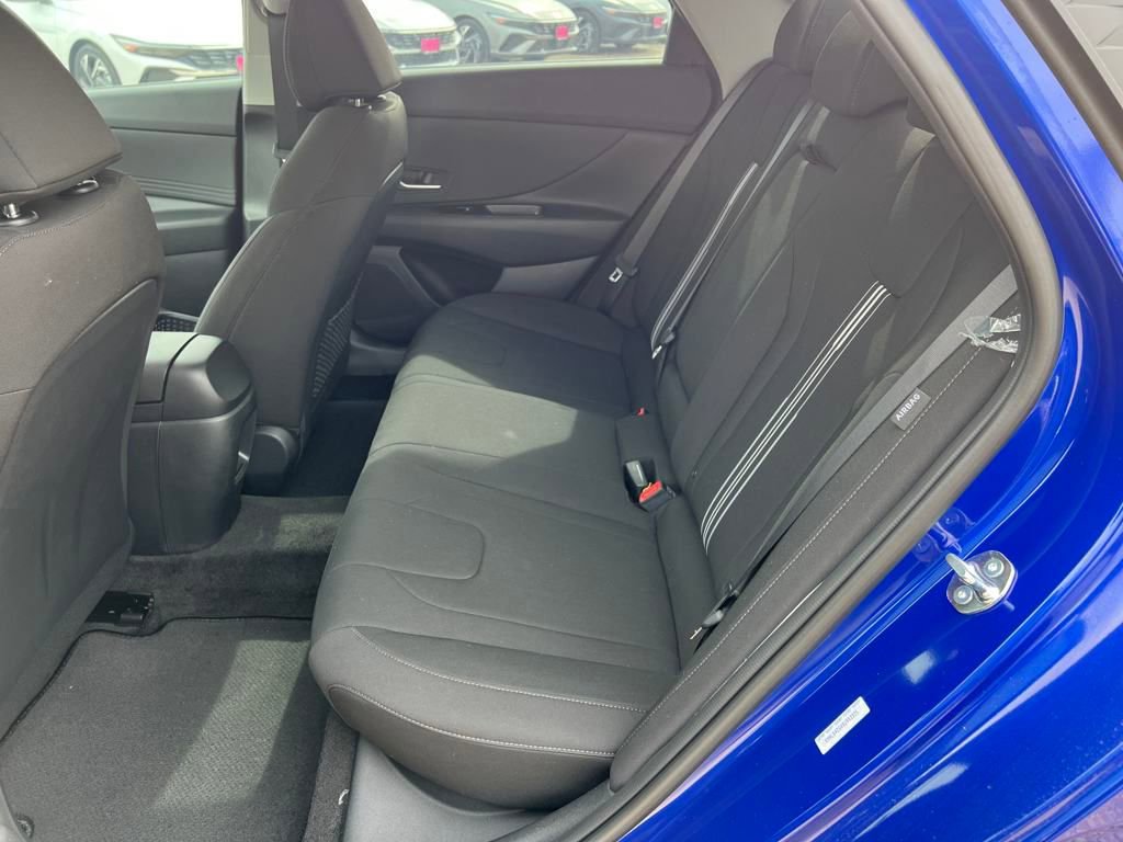 Used 2025 Hyundai Elantra SEL w/ Cargo Package image 13