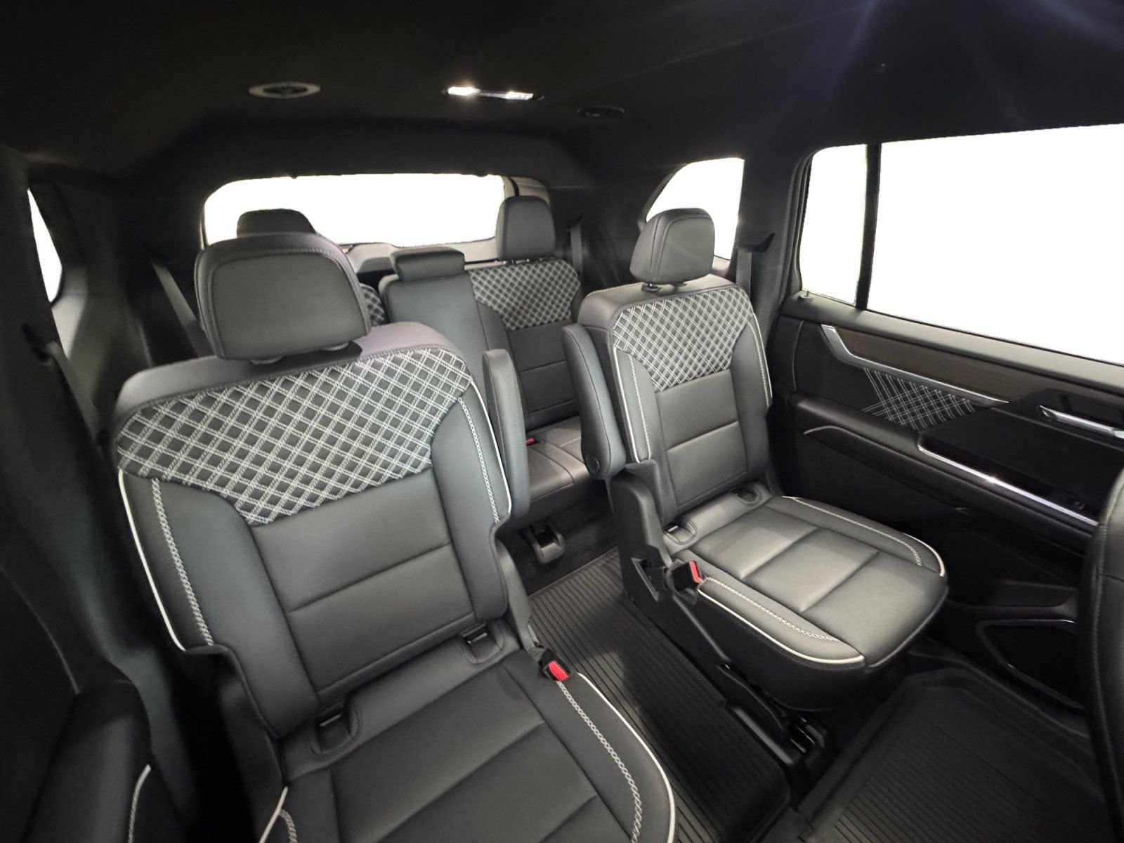 Certified 2025 GMC Acadia Denali w/ LPO, Floor Liner Package AWD/4WD image 16
