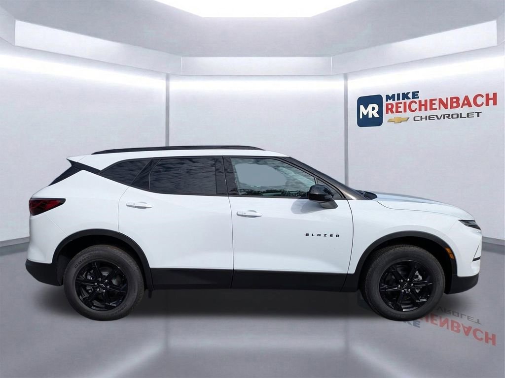 New 2025 Chevrolet Blazer LT w/ Midnight/Sport Edition image 3