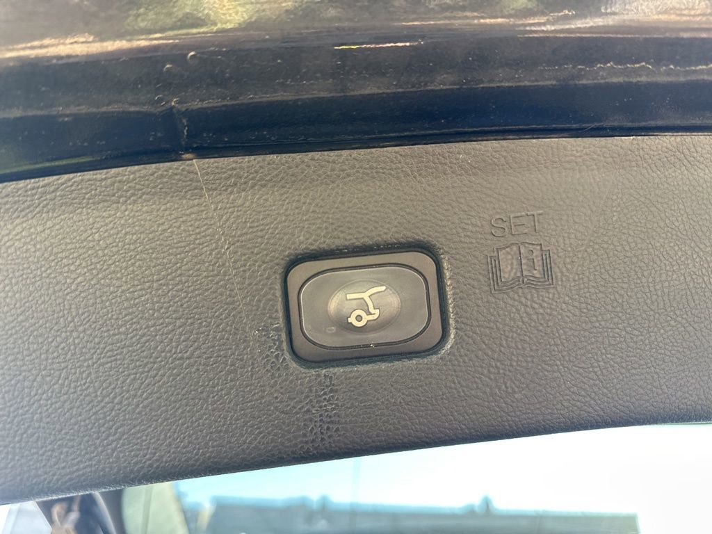 Used 2020 Ford Edge Titanium image 11