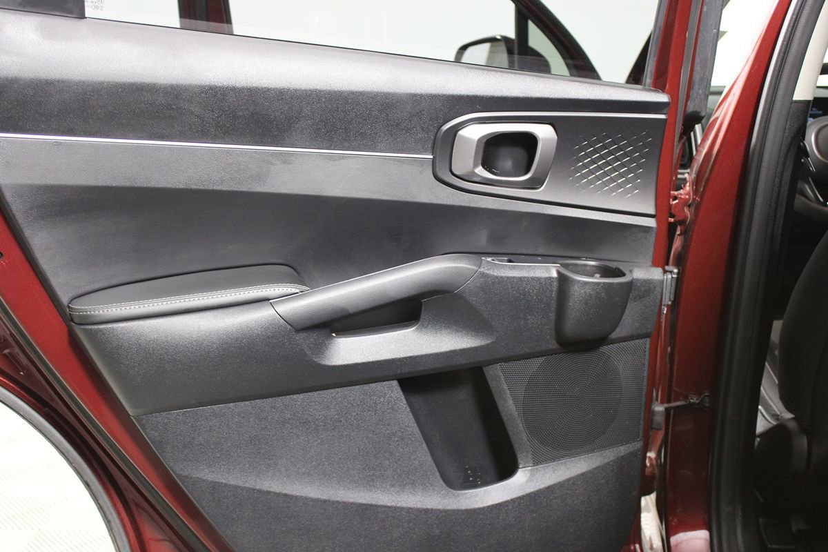 Used 2025 Kia Sorento LX image 23