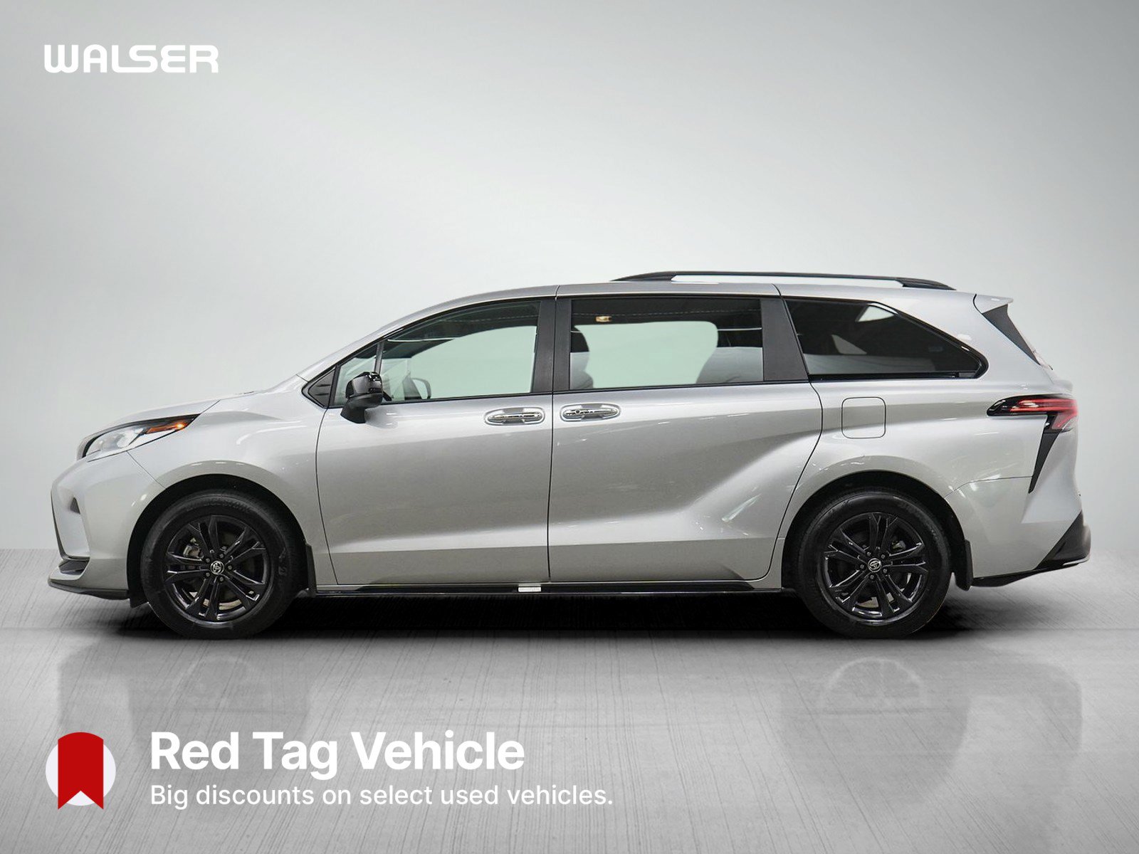 Used 2025 Toyota Sienna XSE AWD/4WD image 2
