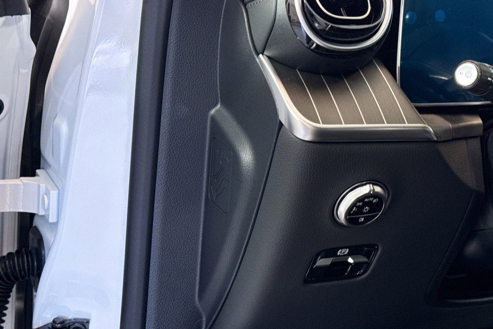 New 2026 Mercedes-Benz GLC 43 AMG 4MATIC image 9