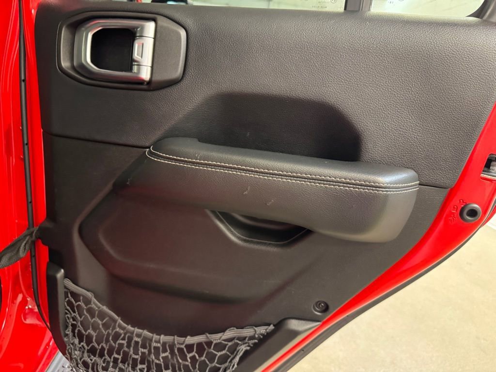 Used 2019 Jeep Wrangler Unlimited Sahara image 24