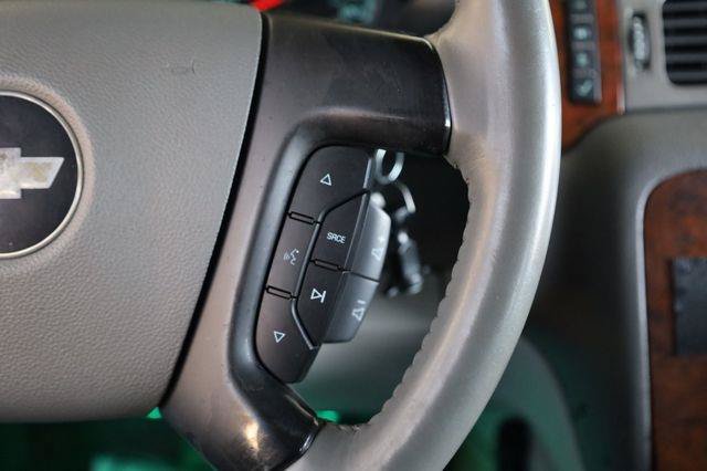 Used 2008 Chevrolet Suburban LT w/ LT Preferred Equipment Group RWD image 29