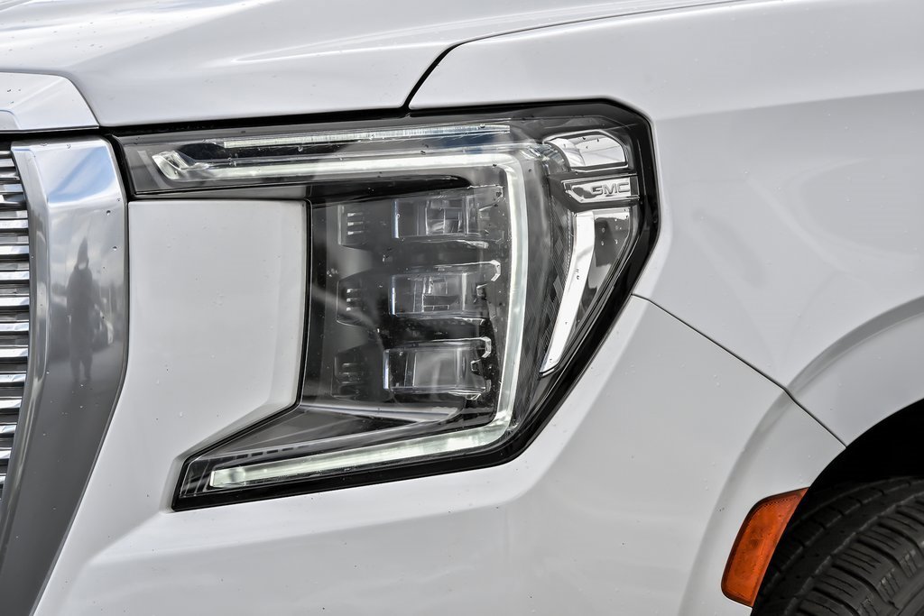 Used 2021 GMC Yukon Denali w/ Denali Premium Package image 4