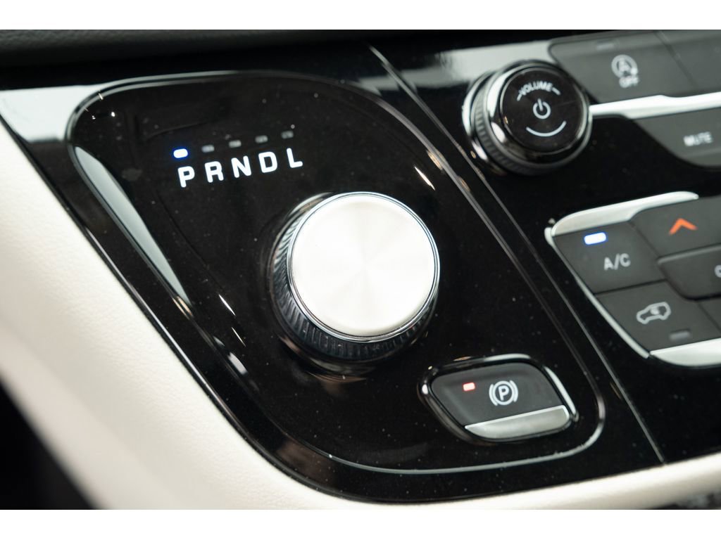 Used 2023 Chrysler Voyager LX image 29