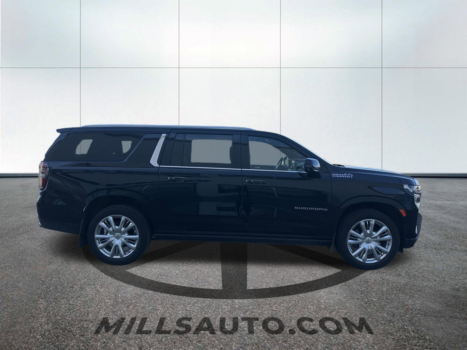 Used 2022 Chevrolet Suburban High Country image 3