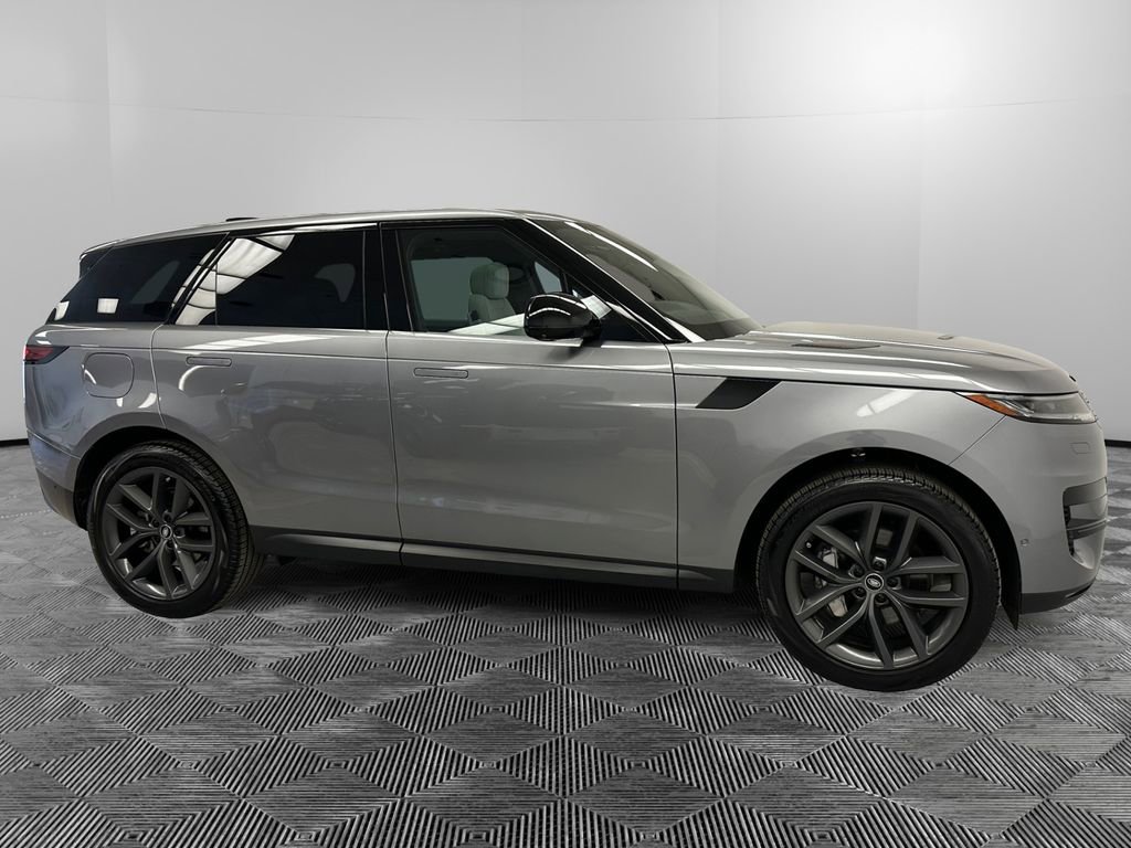 Used 2025 Land Rover Range Rover Sport SE AWD/4WD image 6