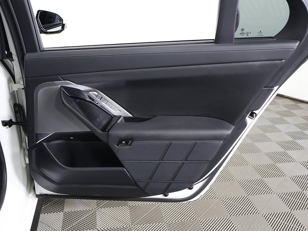 Used 2023 BMW 760i xDrive w/ Parking Assistance Package image 29