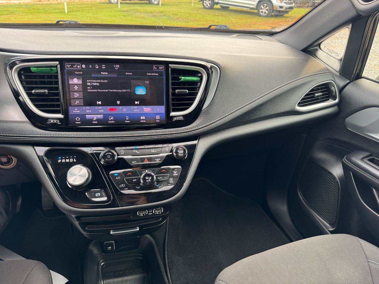 Used 2023 Chrysler Pacifica Touring FWD image 26