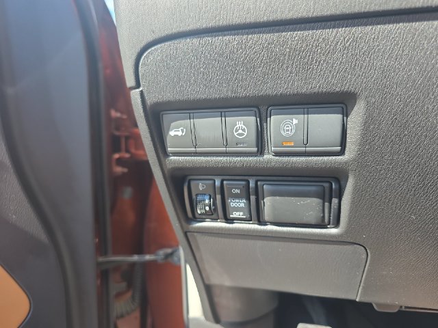 Certified 2018 Nissan Armada Platinum w/ Captain Seat Package AWD/4WD image 33