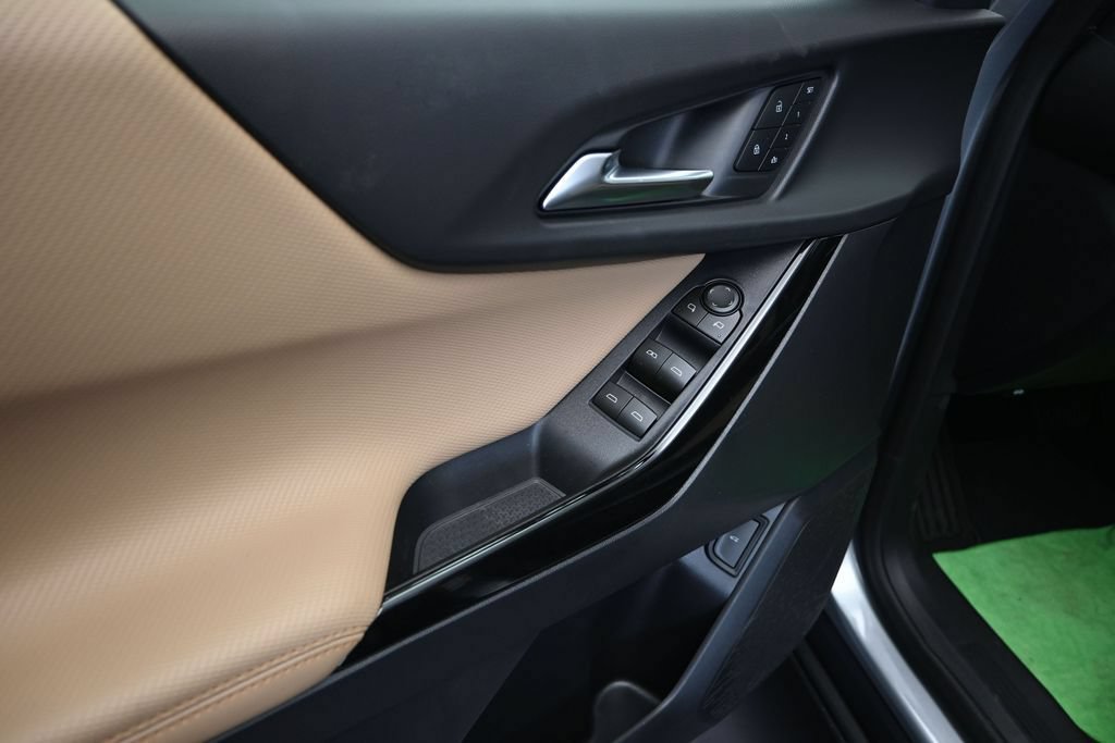 New 2026 Chevrolet Equinox ACTIV w/ Convenience Package III FWD image 11