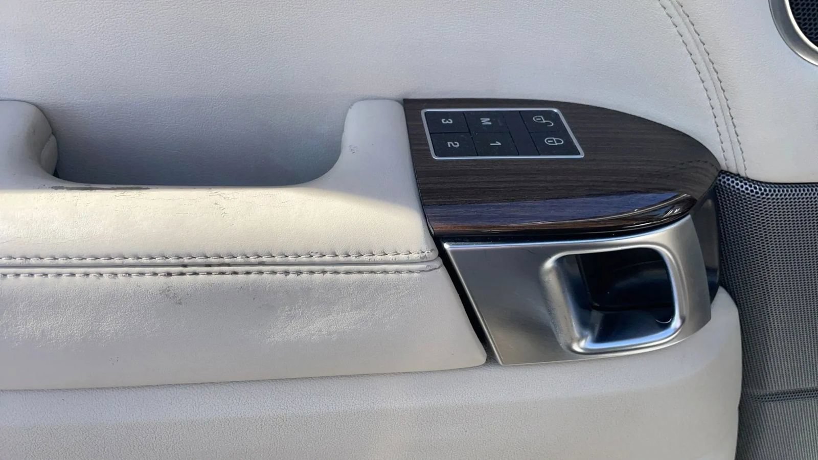 Used 2014 Land Rover Range Rover Sport HSE AWD/4WD image 22