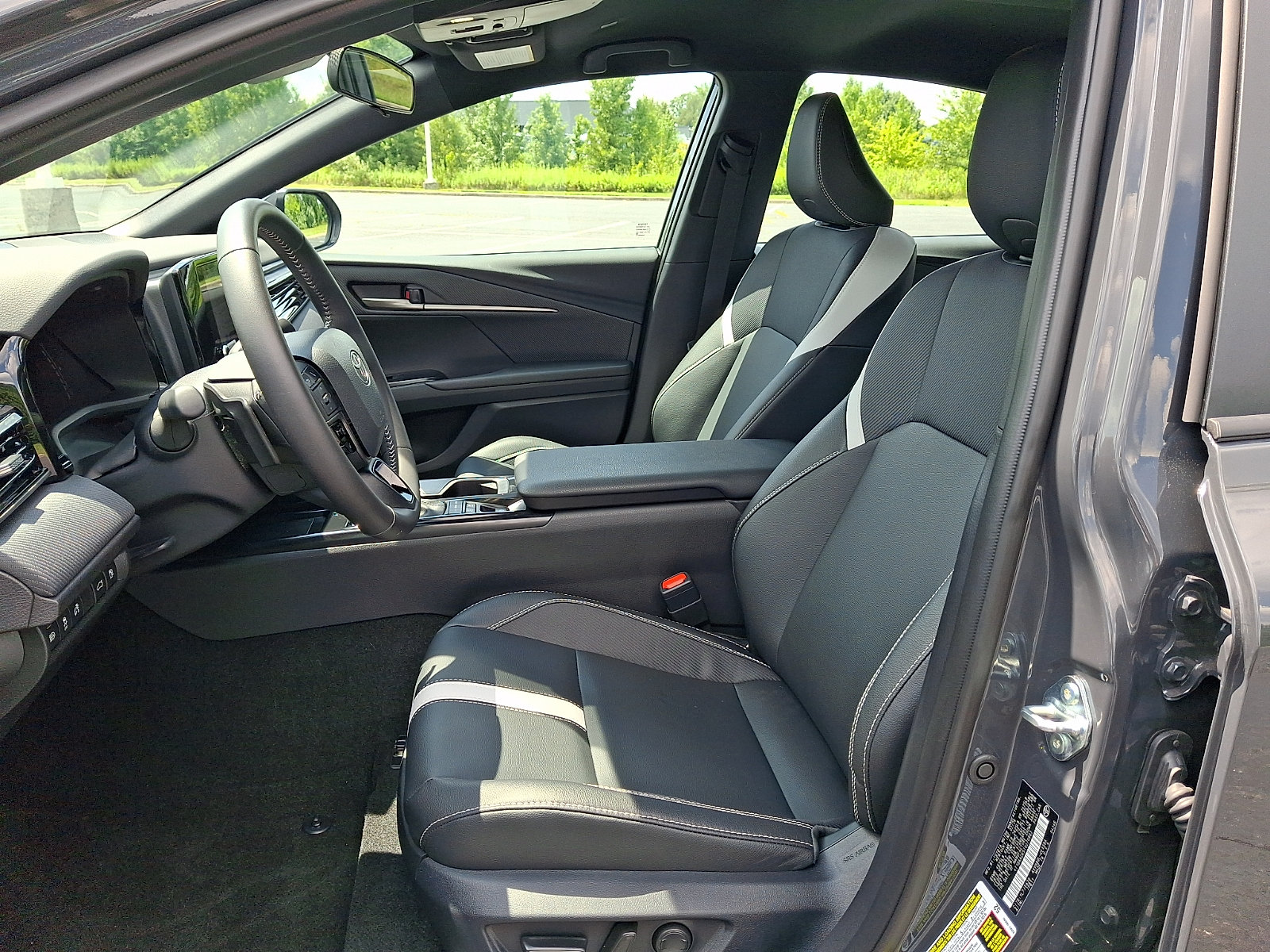 Used 2026 Toyota Camry SE FWD image 13