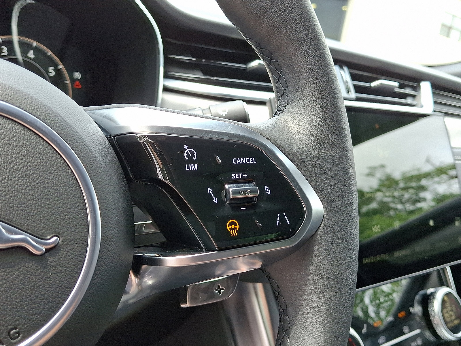 Certified 2024 Jaguar XF R-Dynamic SE image 22