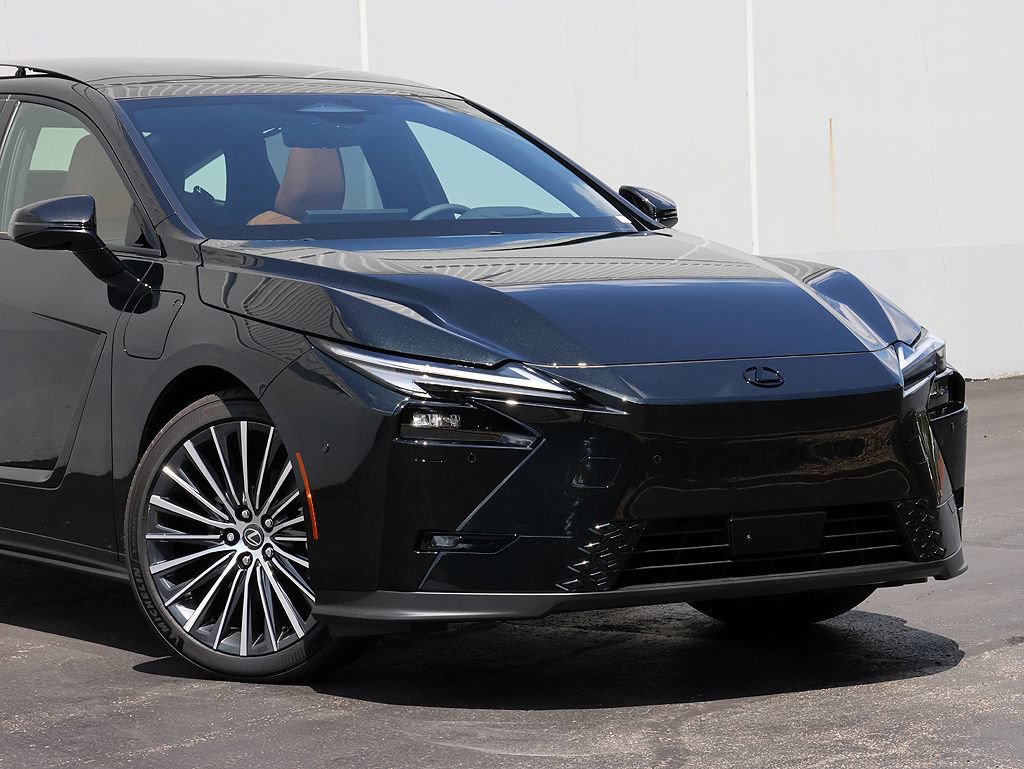 New 2026 Lexus ES 350e FWD image 2