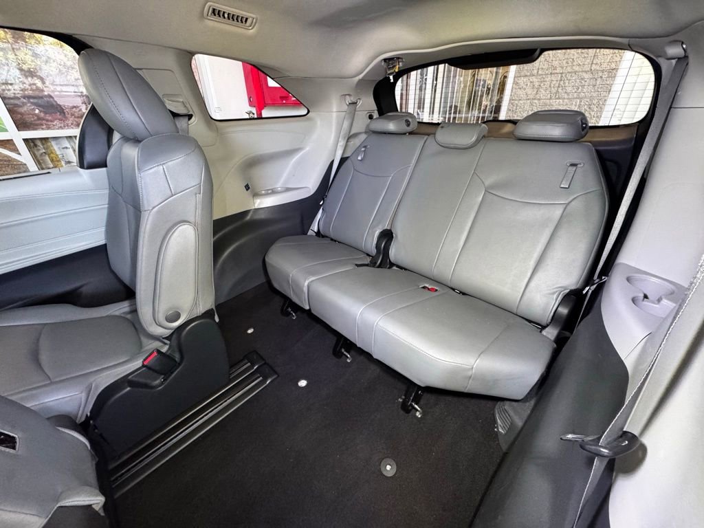 Used 2024 Toyota Sienna XLE image 48
