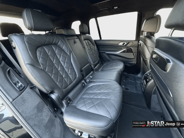 Used 2025 BMW X7 xDrive40i w/ M Sport Package AWD/4WD image 29