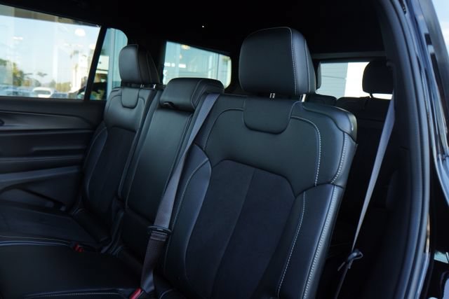 Used 2024 Jeep Grand Cherokee L Altitude AWD/4WD image 23