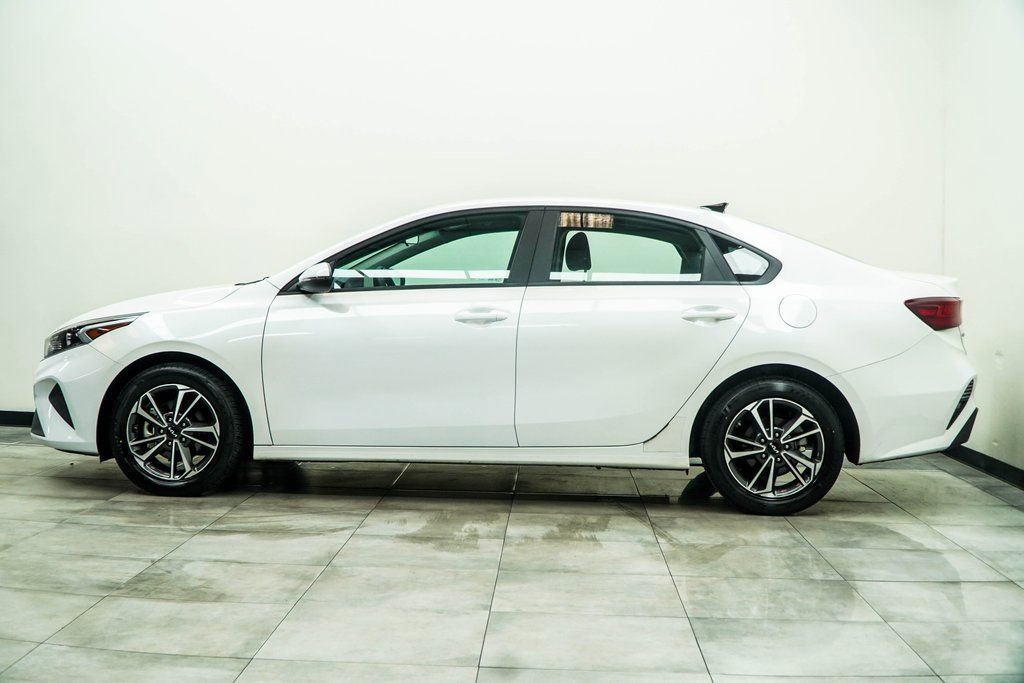 Used 2023 Kia Forte LXS w/ LXS Technology Package image 8