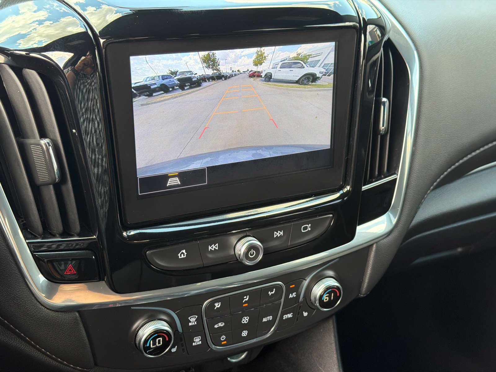 Used 2023 Chevrolet Traverse LT FWD image 22