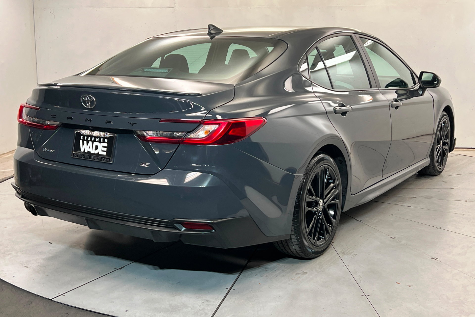 Used 2025 Toyota Camry SE FWD image 5