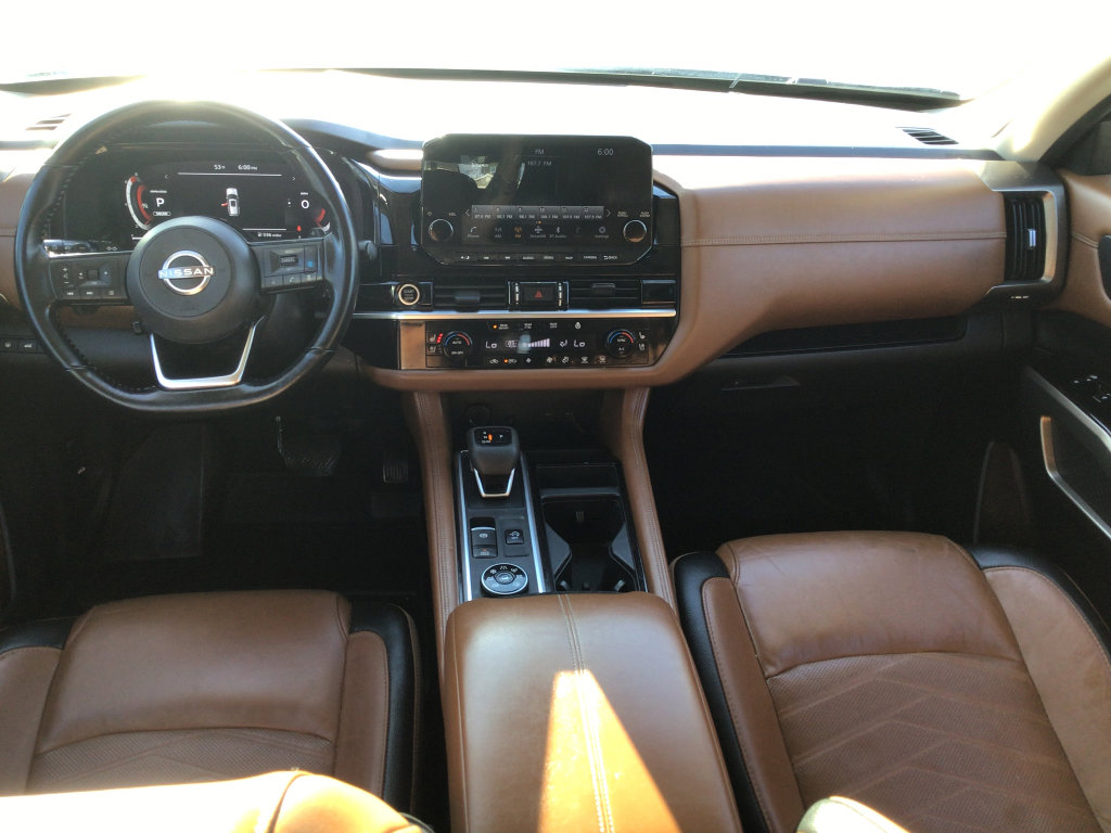 Used 2023 Nissan Pathfinder Platinum w/ Black Appearance Package AWD/4WD image 14