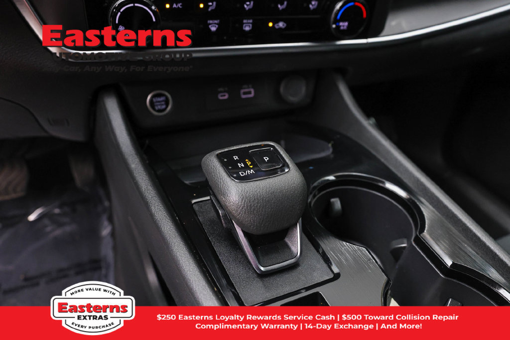 Used 2023 Nissan Rogue S AWD/4WD image 14